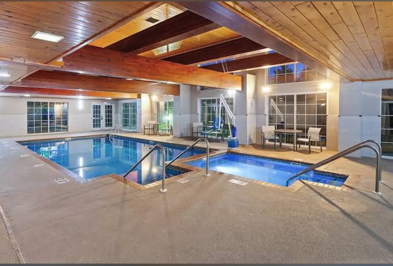 Holiday Inn Express pool area