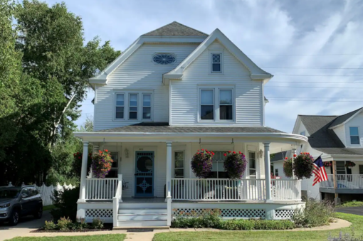 Bailey House Bed and Bike Inn exterior